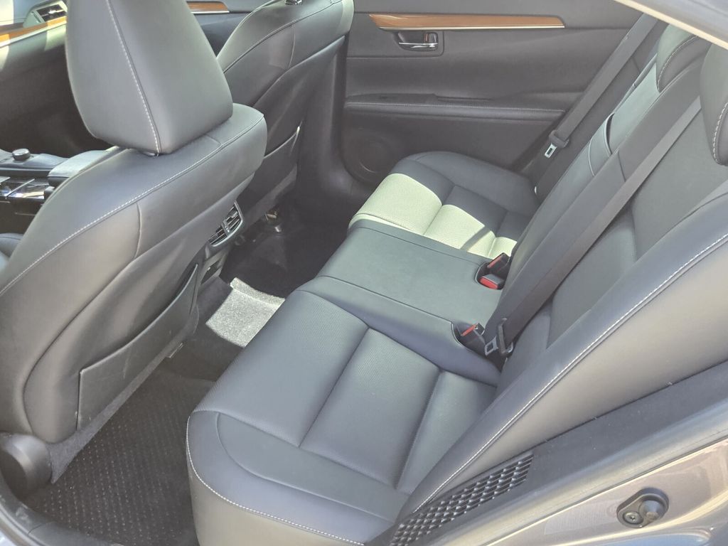2015 Lexus ES - $8,995