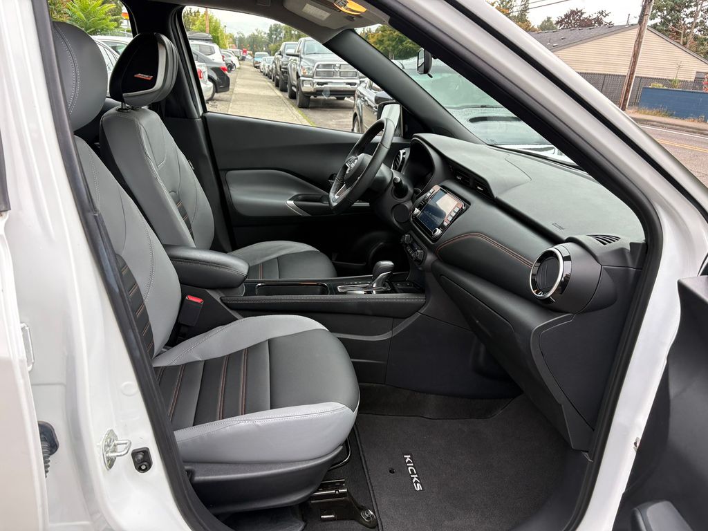 2023 Nissan Kicks SR