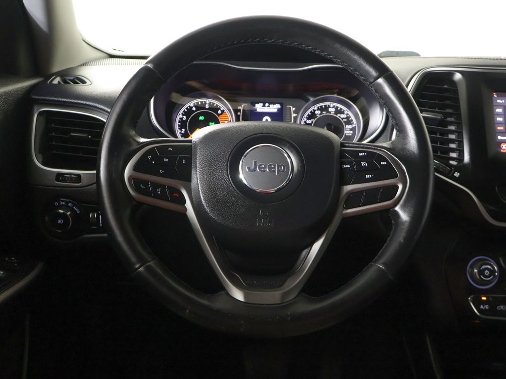 Used 2019 Gray Jeep Latitude Plus image 32