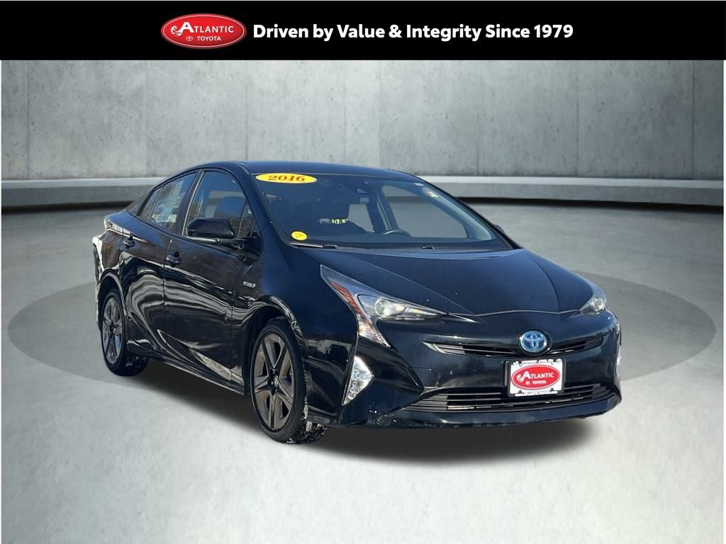 2016 Toyota Prius Three Touring FWD