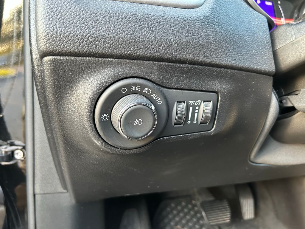 Thumbnail: 2020 Jeep Compass - 18