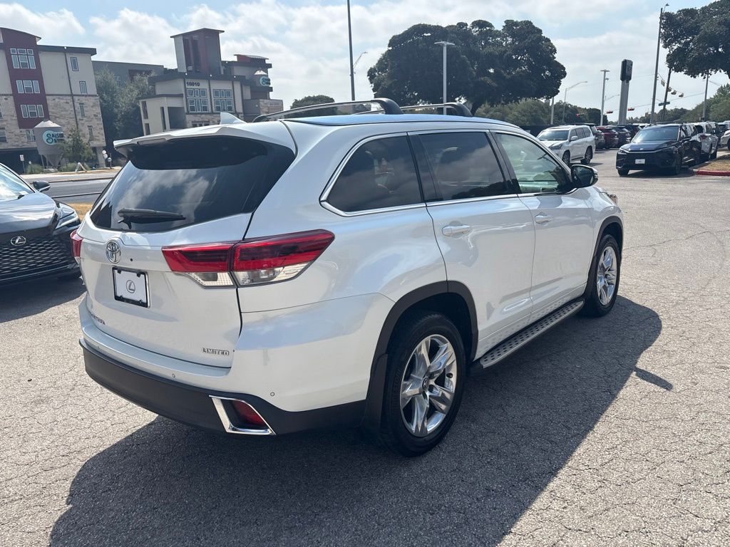 Thumbnail: 2019 Toyota Highlander - 5
