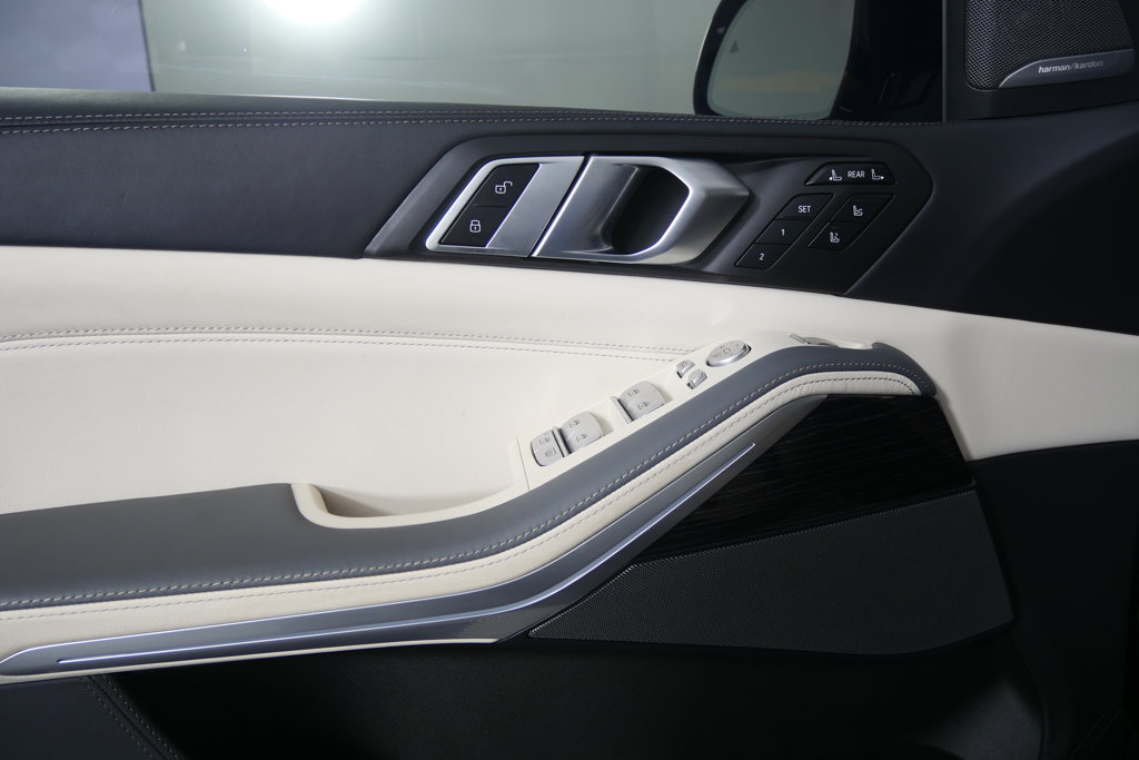 Thumbnail: 2023 BMW X7 - 8