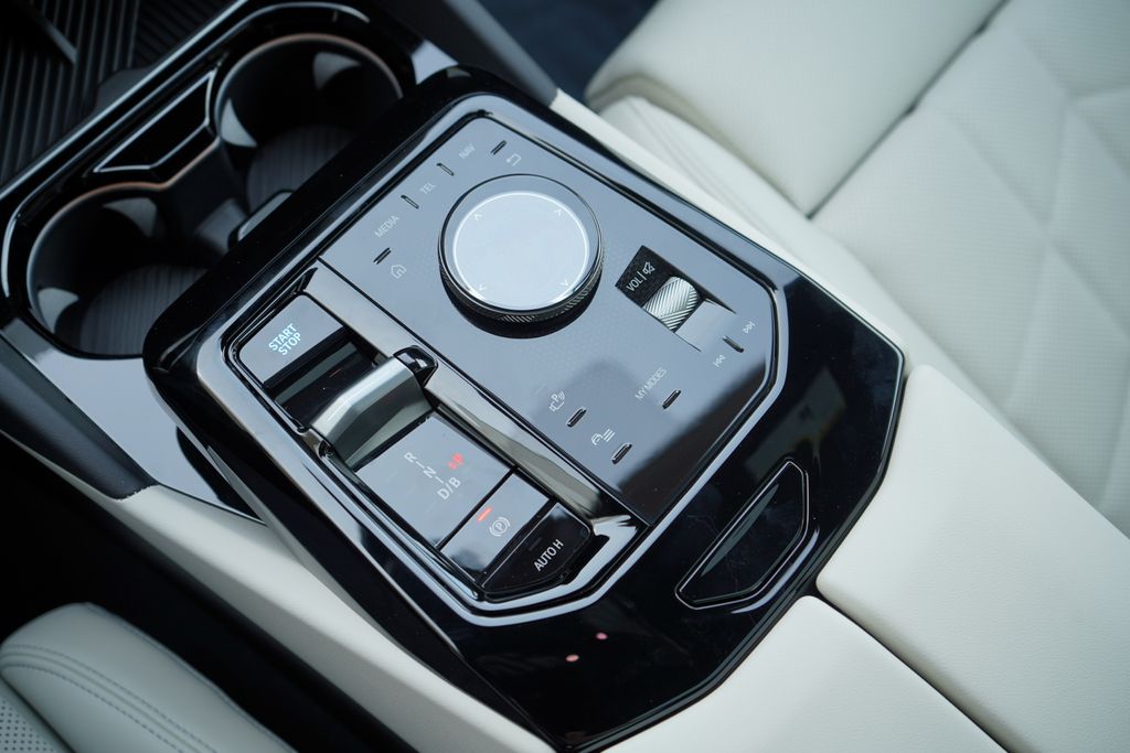 Thumbnail: 2026 BMW i5 - 18