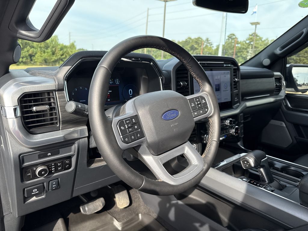2025 Ford F-150 Lariat - 11