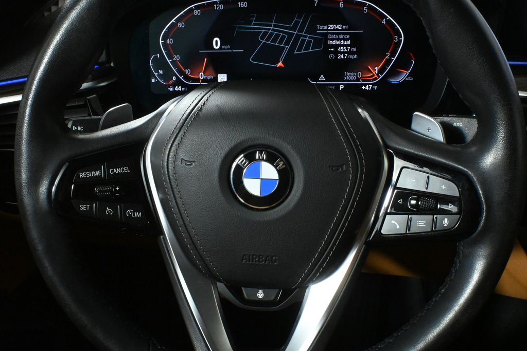 Thumbnail: 2022 BMW 5 Series - 18