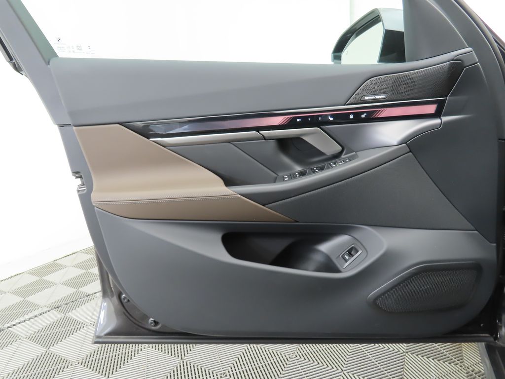 2025 BMW i5 eDrive40 24
