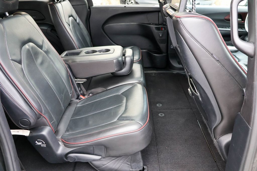 2019 Chrysler Pacifica Limited 35