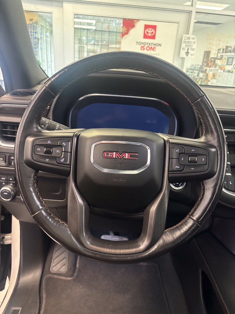 2022 GMC Yukon AT4 - Photo 15