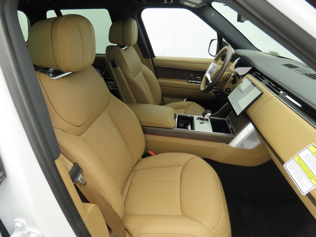 2025 Land Rover Range Rover SE 22