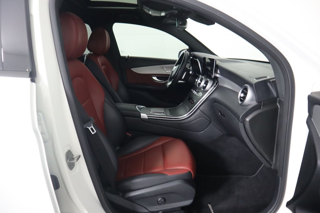 2021 Mercedes-Benz GLC 300 21
