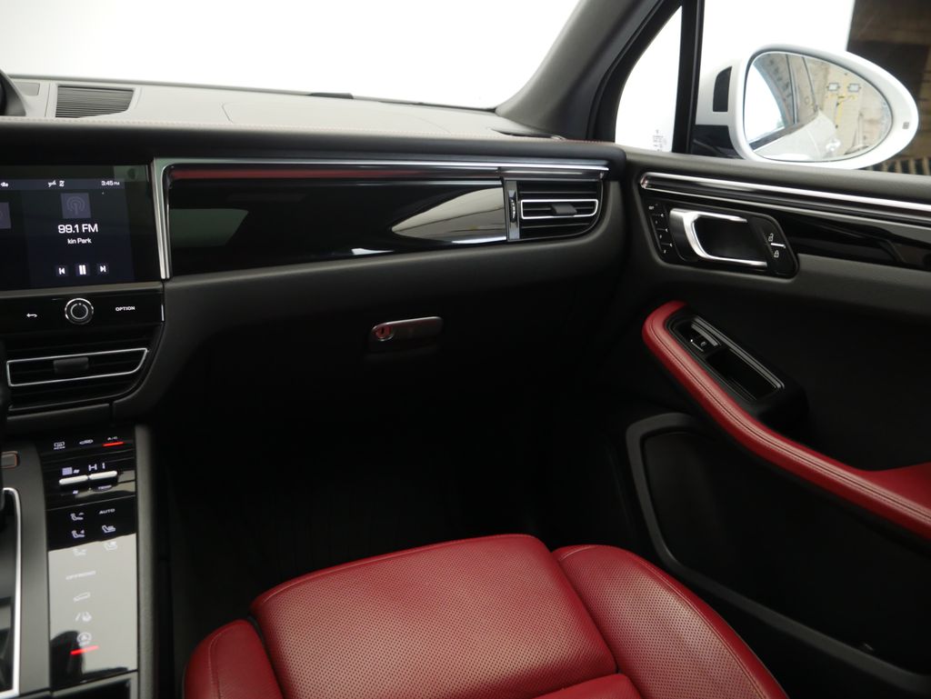 Thumbnail: 2023 Porsche Macan - 31