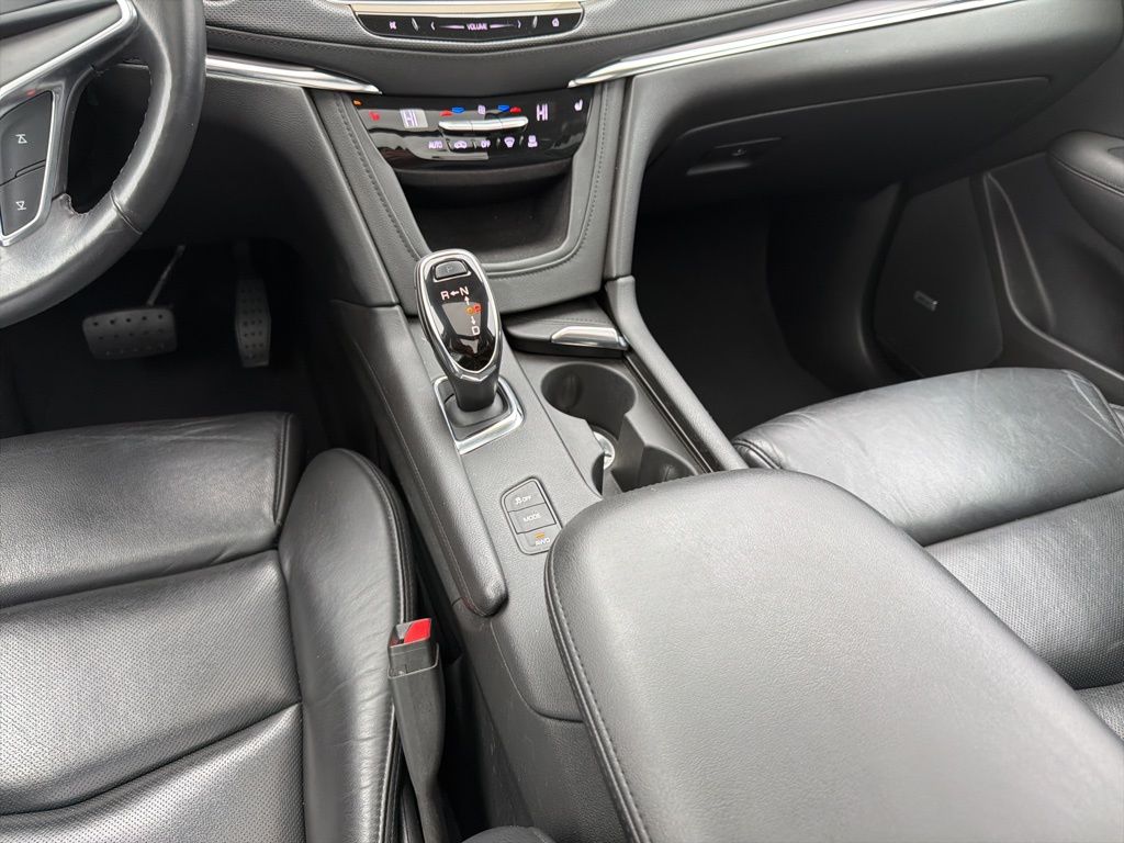 Thumbnail: 2017 Cadillac XT5 - 17