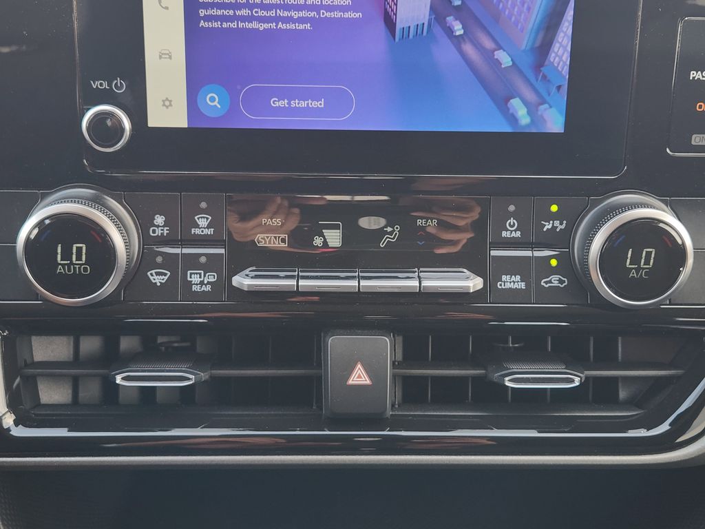 2025 Toyota Highlander LE - Photo 18