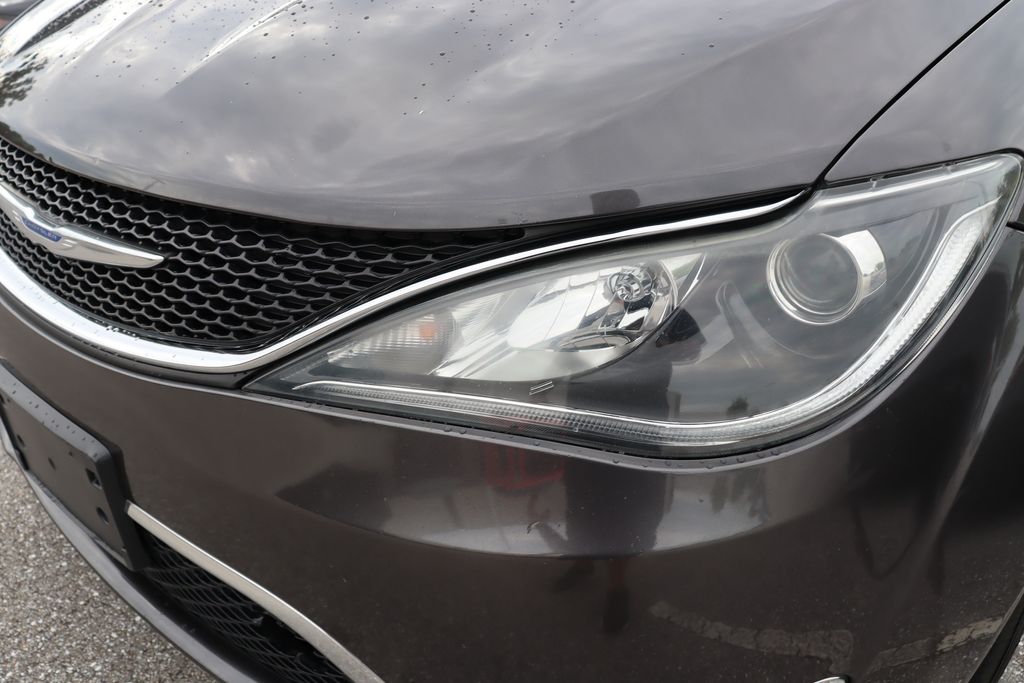 Thumbnail: 2019 Chrysler Pacifica - 3