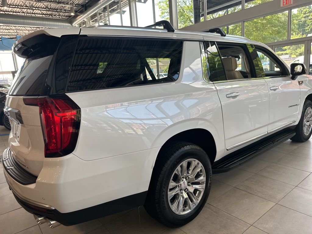 2021 GMC Yukon XL Denali 9