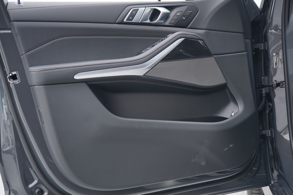 Thumbnail: 2026 BMW X5 - 10