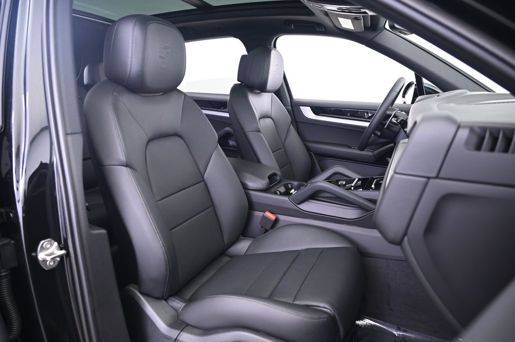 Thumbnail: 2025 Porsche Cayenne - 24
