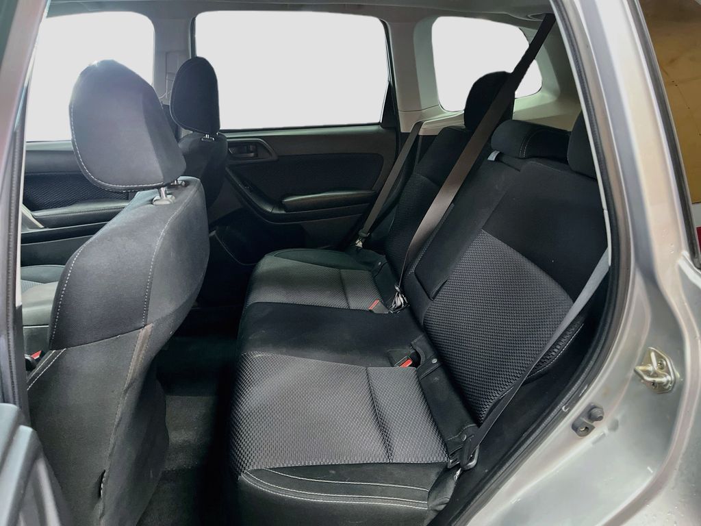 Used 2018 Ice Silver Metallic Subaru 2.5i Premium image 25