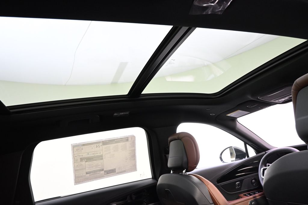 New 2026 White Lincoln Reserve image 15