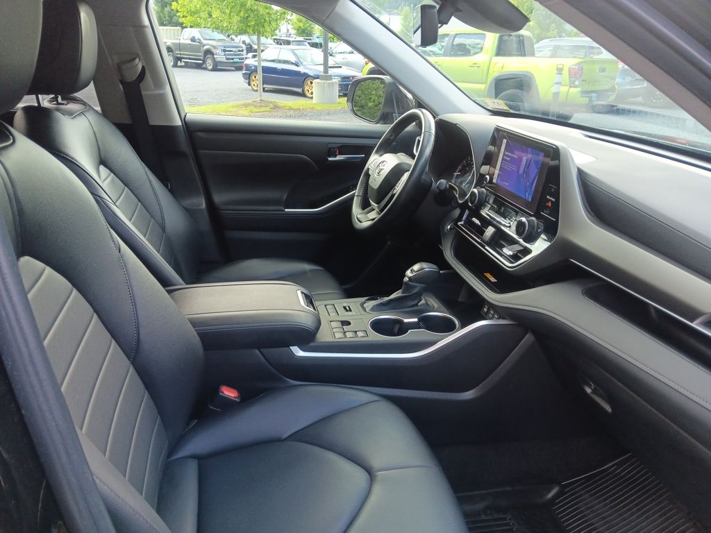 Used 2023 Toyota Highlander SUV