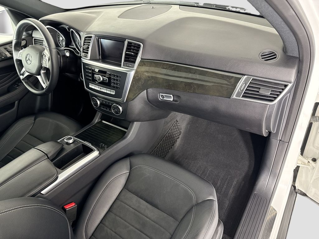 Thumbnail: 2015 Mercedes-Benz M-Class - 17