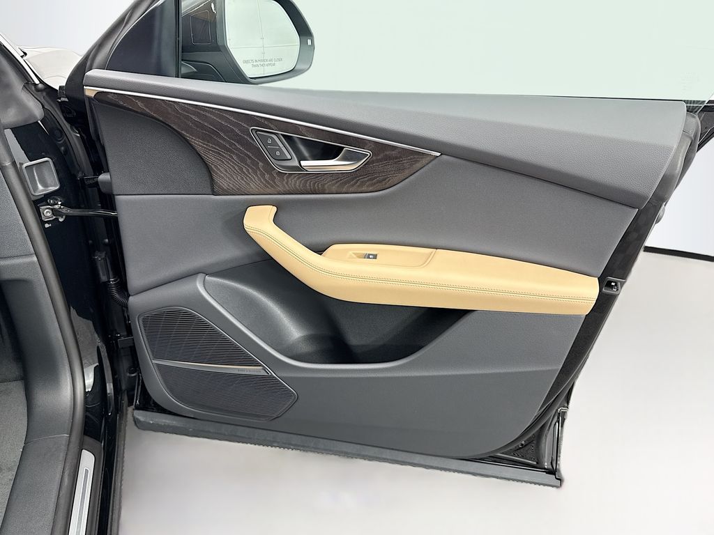 Thumbnail: 2026 Audi Q8 - 24