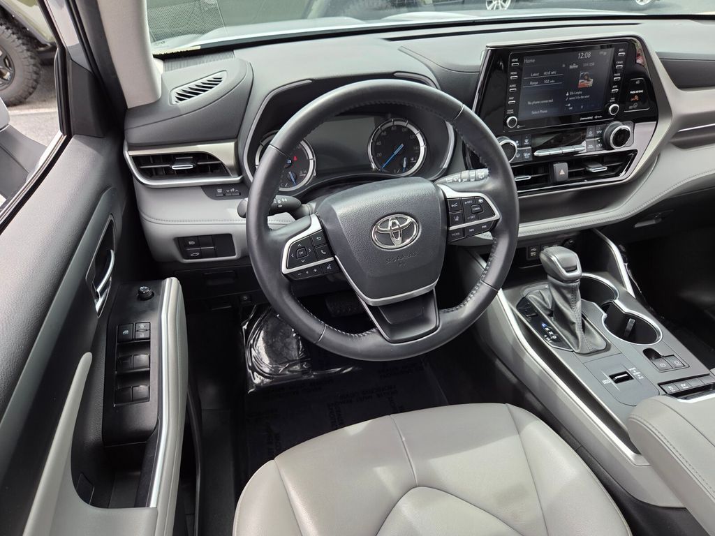 Used 2022 Toyota Highlander Hybrid SUV