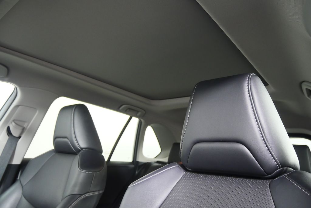 Thumbnail: 2021 Toyota RAV4 - 9