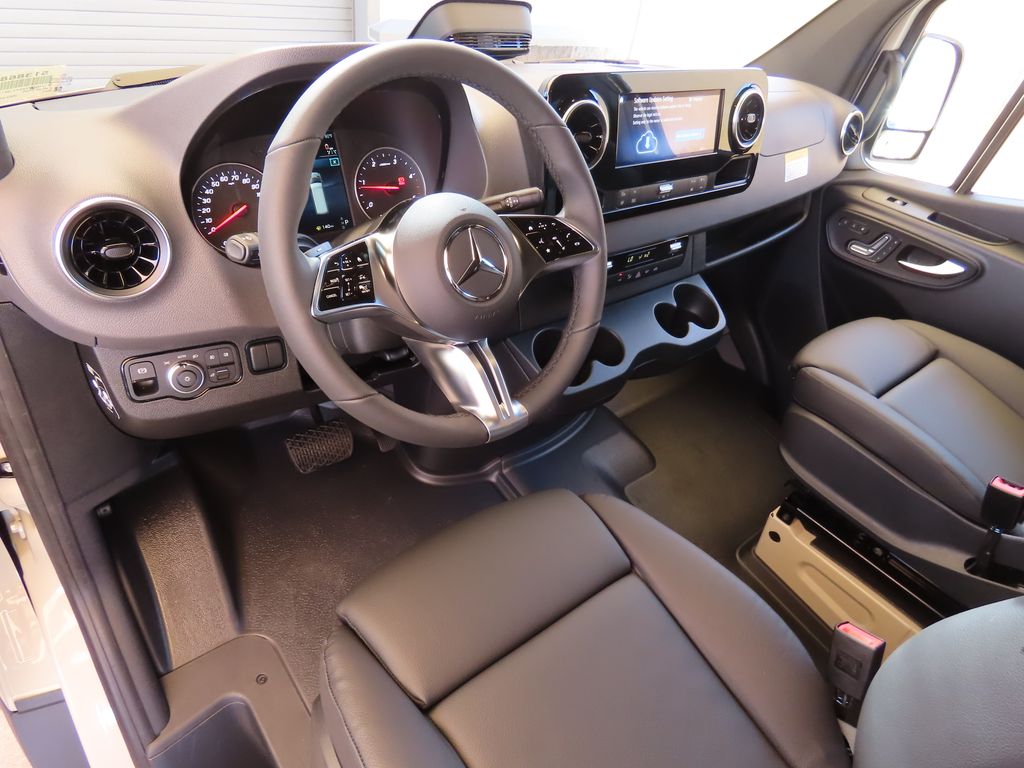 2025 Mercedes-Benz Sprinter 2500 9