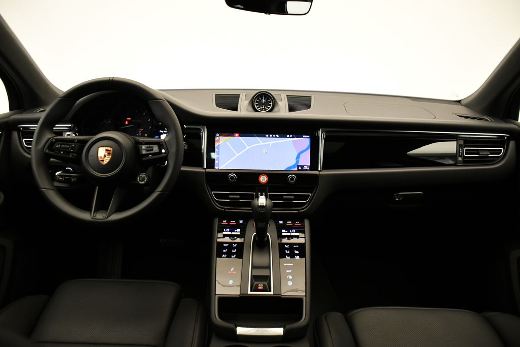 Thumbnail: 2026 Porsche Macan - 22