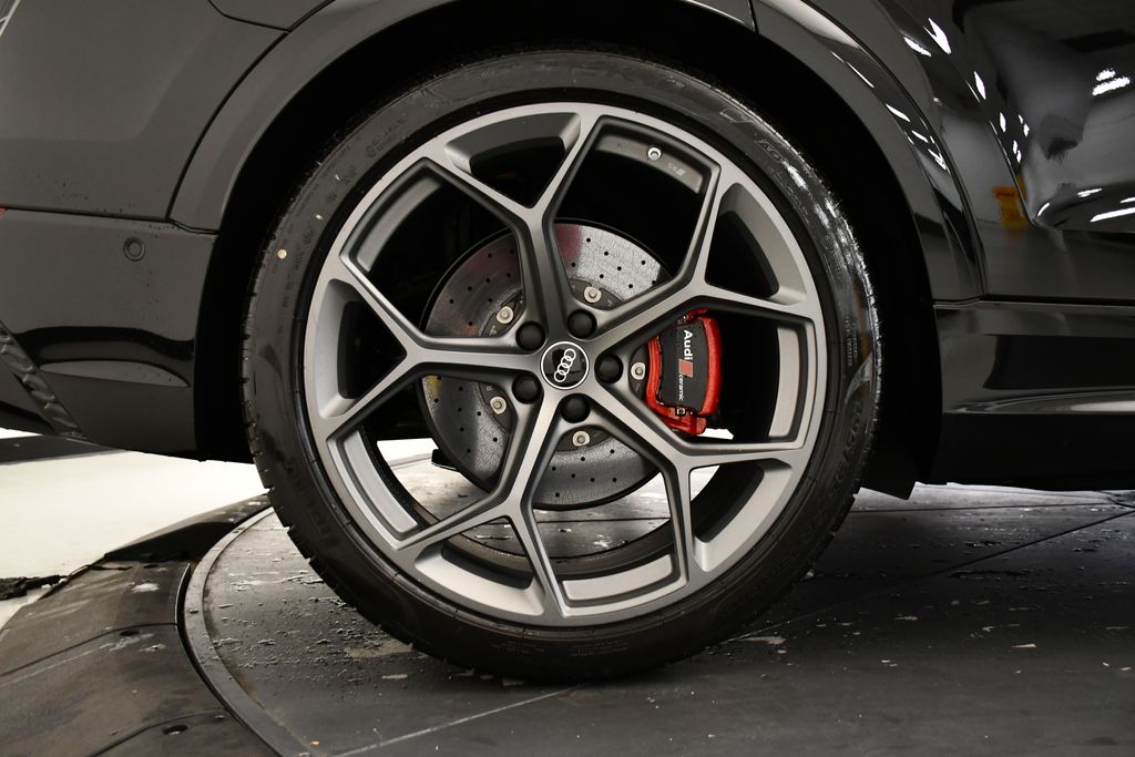 Thumbnail: 2026 Audi RS Q8 - 14