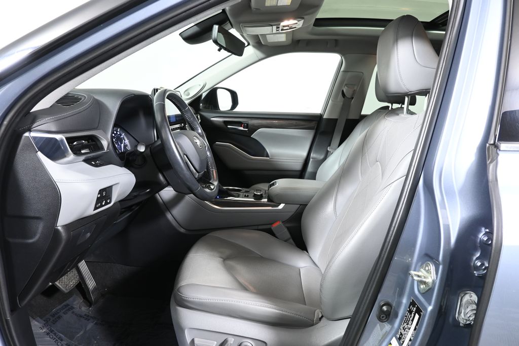 Thumbnail: 2020 Toyota Highlander - 3