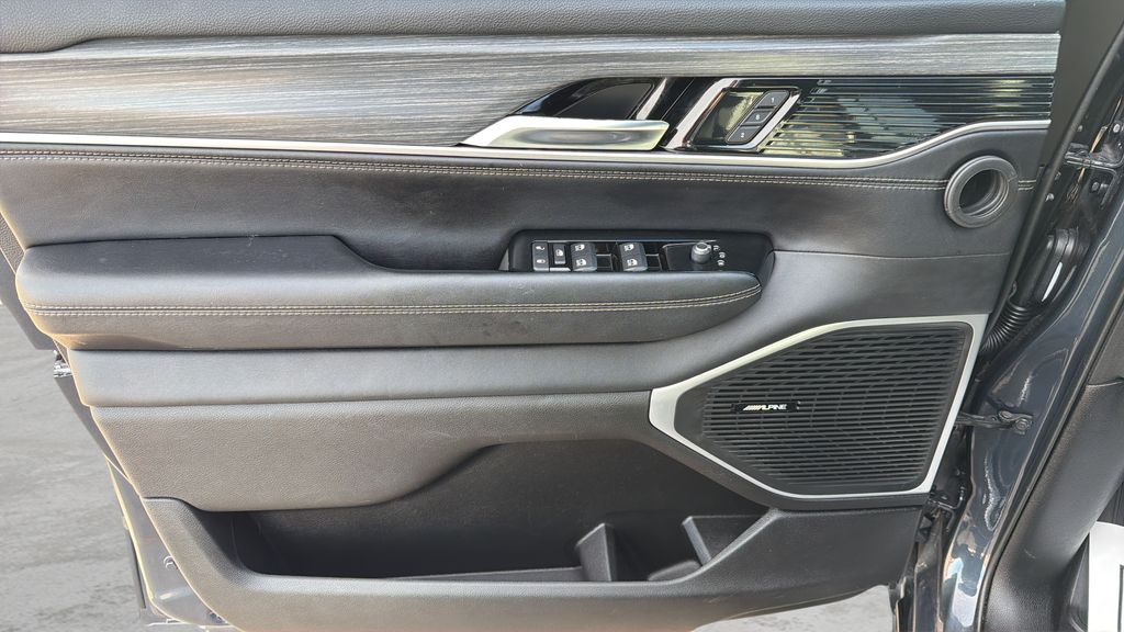 2024 Wagoneer L Wagoneer L