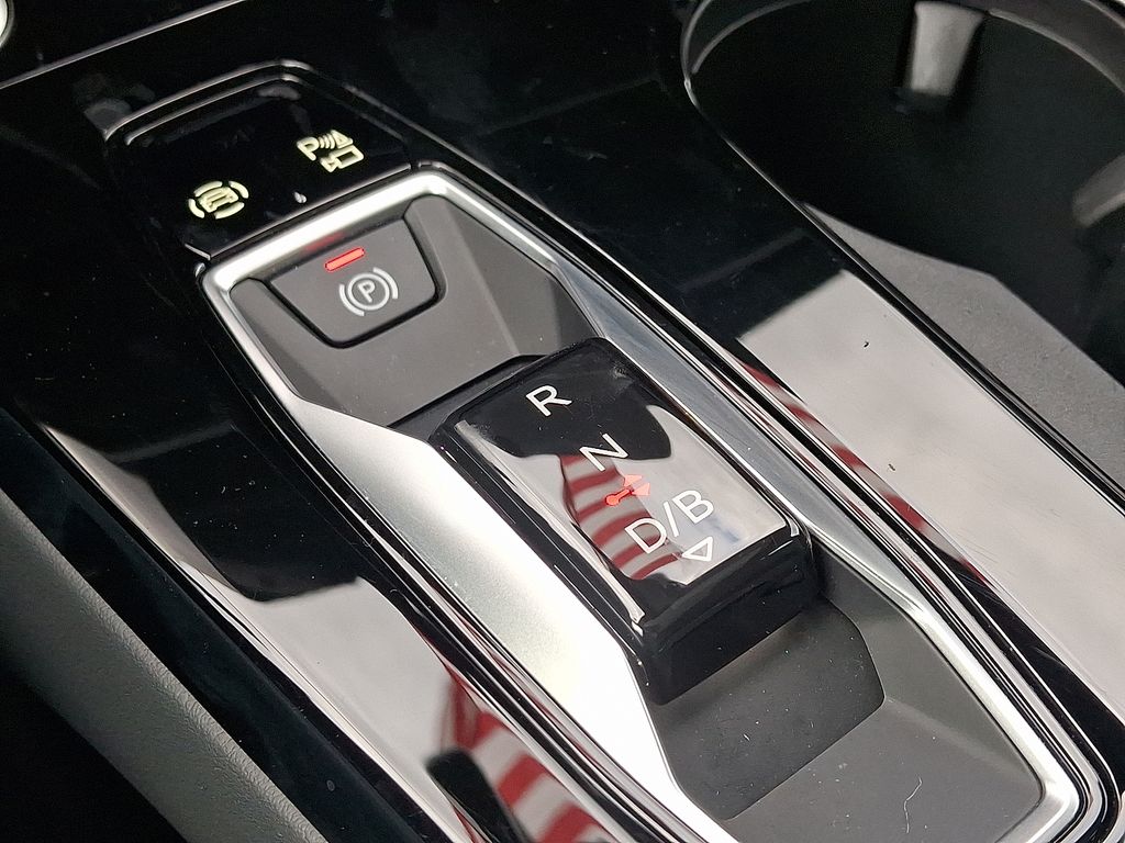 Thumbnail: 2025 Audi e-tron S - 15