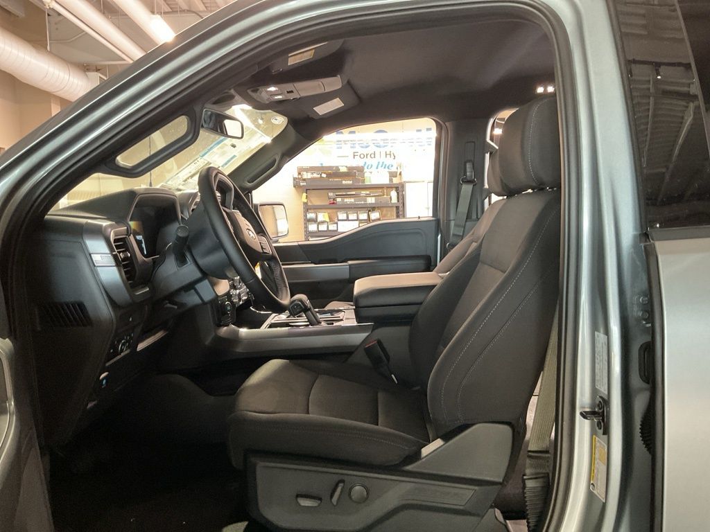 New 2025 Silver Ford XLT image 9
