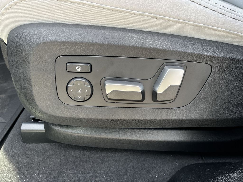 Thumbnail: 2026 BMW X6 - 12