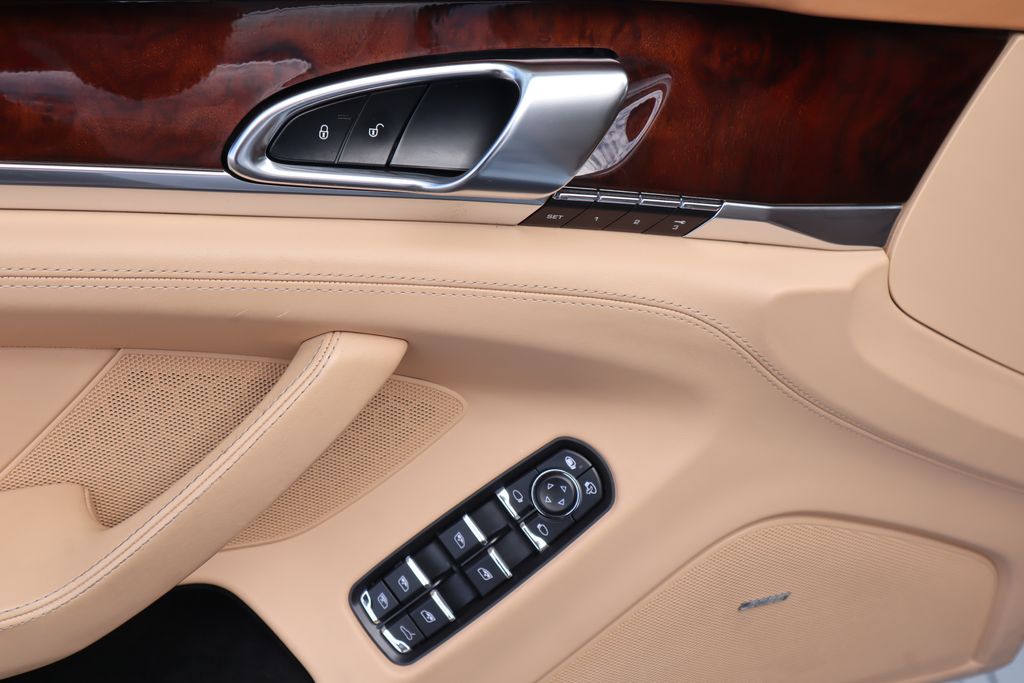 Thumbnail: 2014 Porsche Panamera - 22