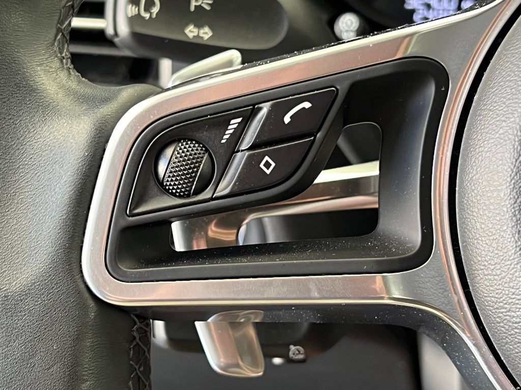 Thumbnail: 2020 Porsche Macan - 9