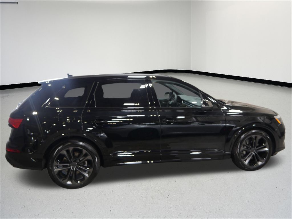 Thumbnail: 2026 Audi Q7 - 6