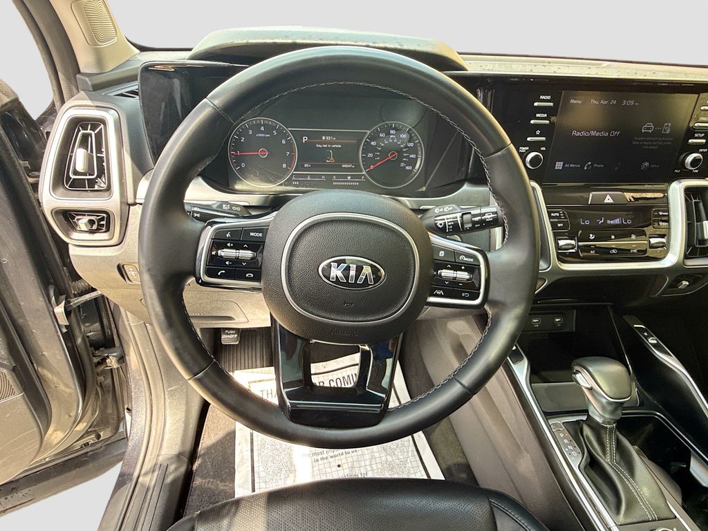 2021 Kia Sorento S 11
