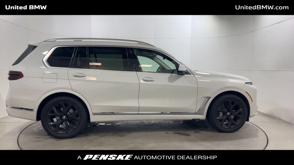Thumbnail: 2023 BMW X7 - 9