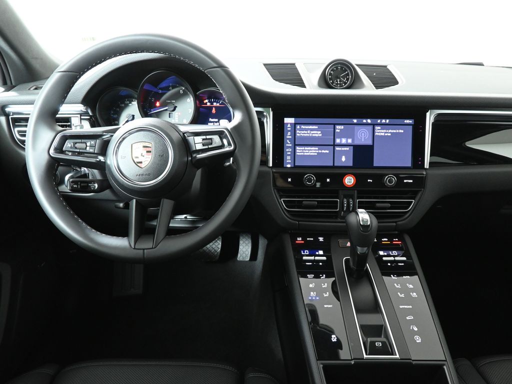 2024 Porsche Macan  17