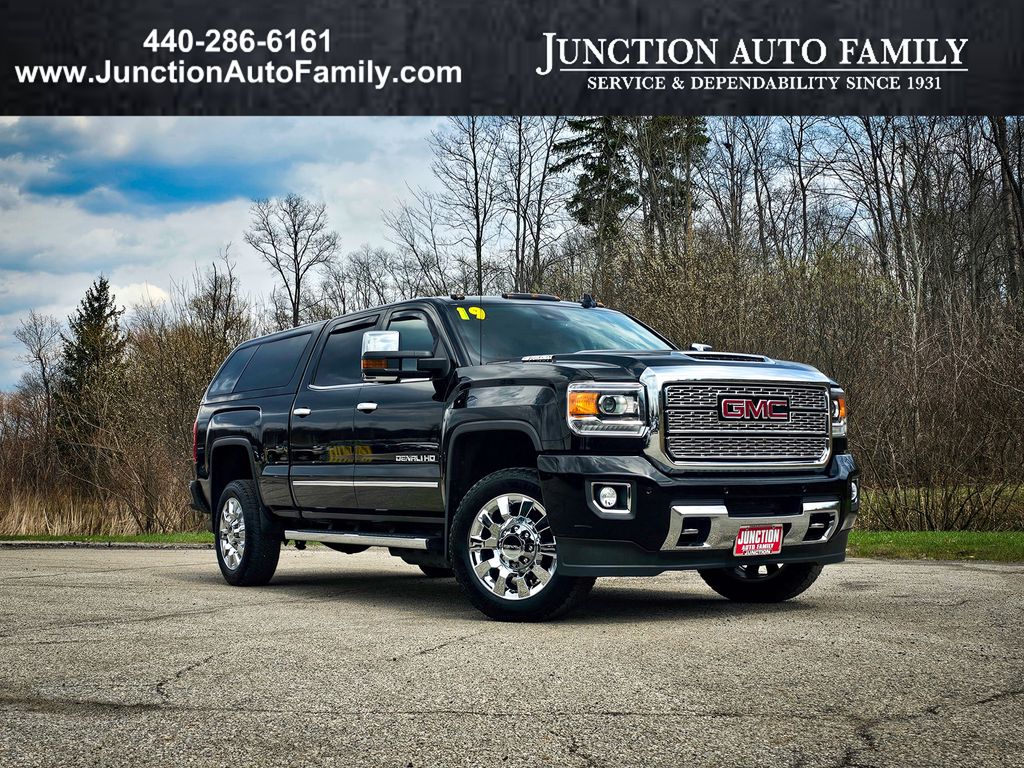 Onyx Black 2019 GMC Sierra 2500HD Denali Crew Cab 4WD Pickup Truck Four-Wheel Drive 6-Speed Automatic