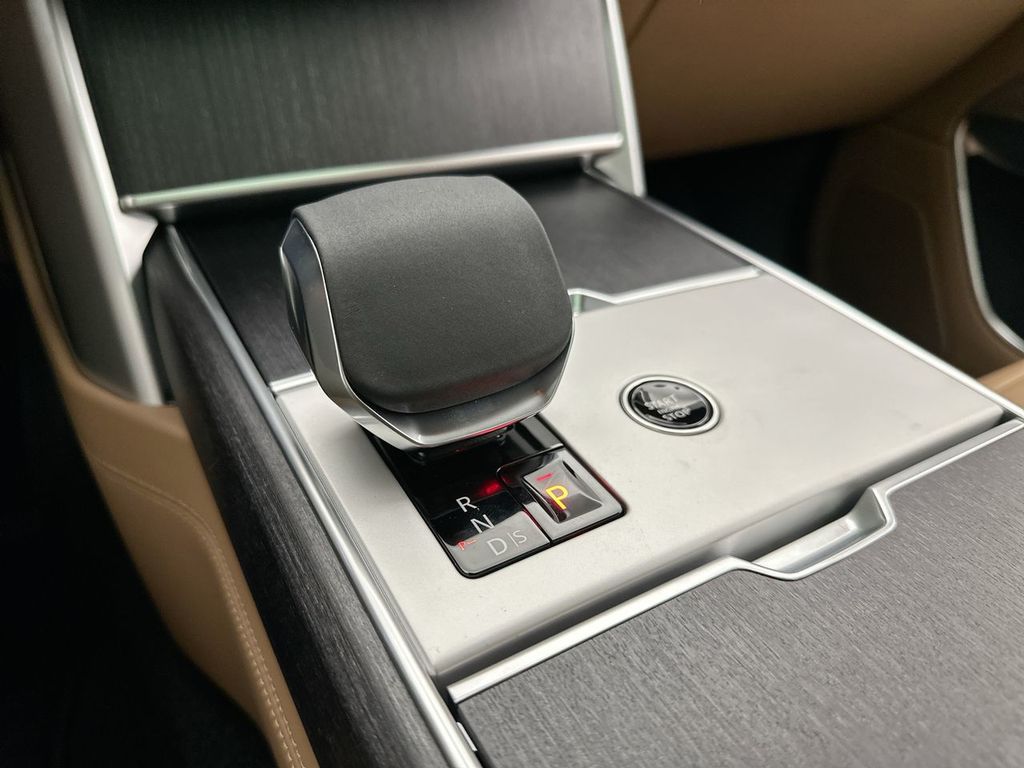 Thumbnail: 2026 Land Rover Range Rover - 12