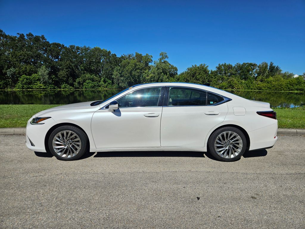 Thumbnail: 2019 Lexus ES - 2