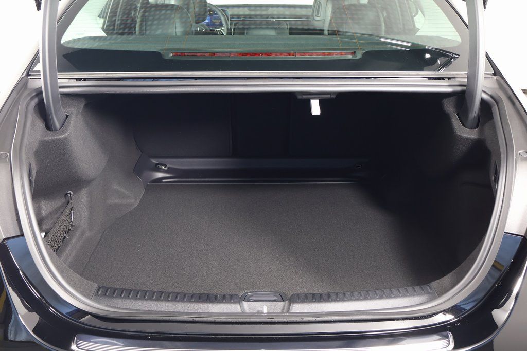 2025 Mercedes-Benz E-Class E 350 8