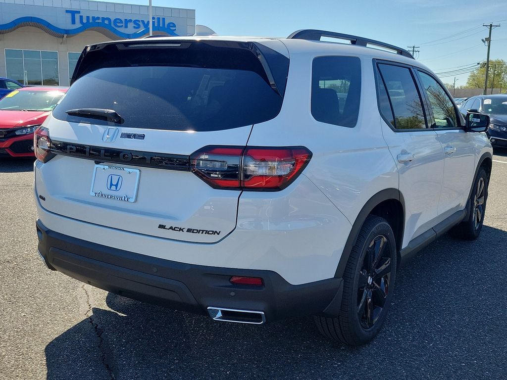 2025 Honda Pilot Black Edition 4