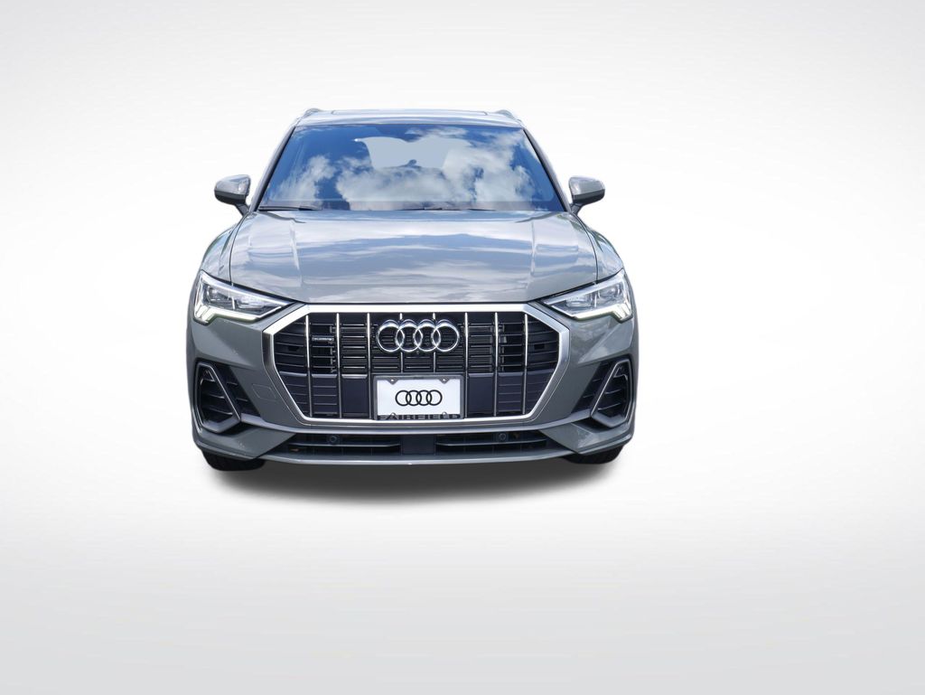 Thumbnail: 2023 Audi Q3 - 11