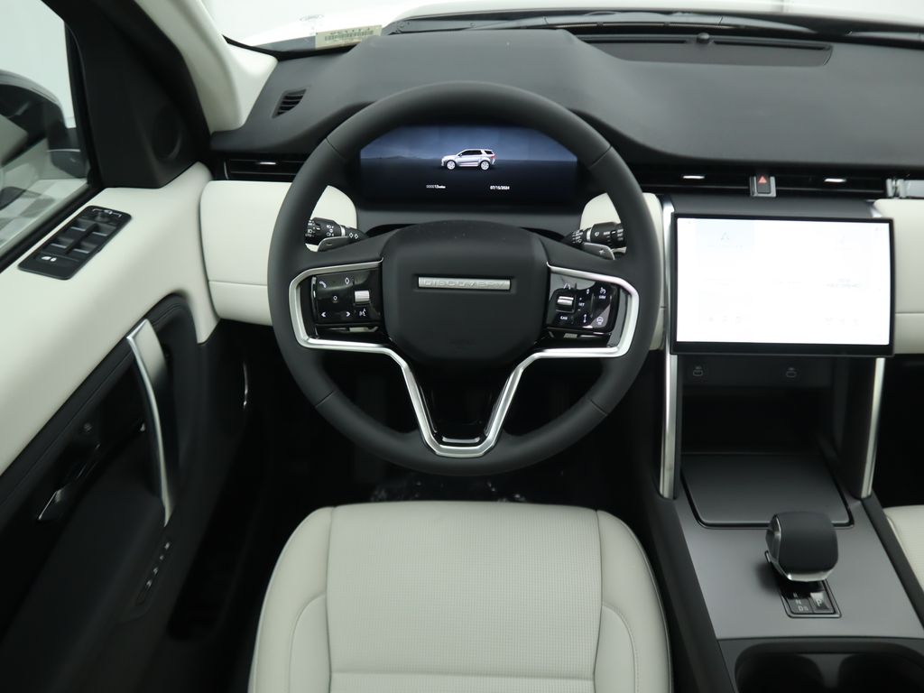 Thumbnail: 2024 Land Rover Discovery Sport - 10